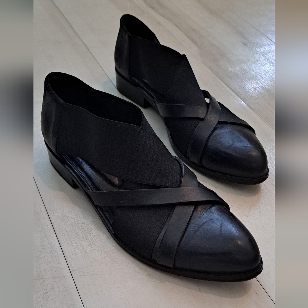Strategia Italian womens black leather slip on shoes, size 40EU